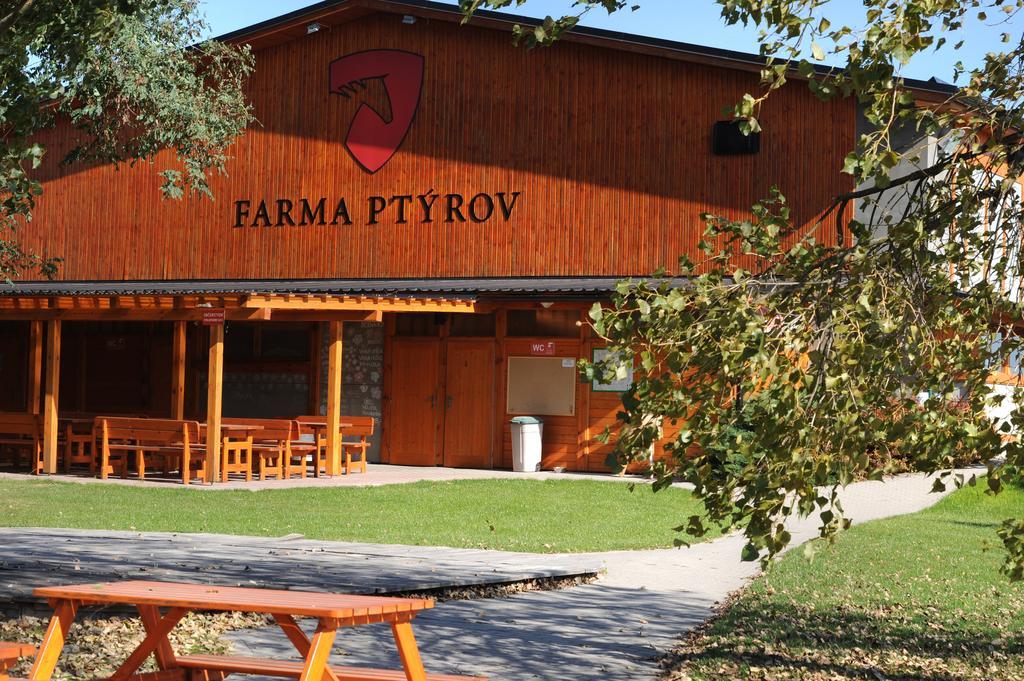 Farma Ptyrov Hotel Mnichovo Hradiste Exterior photo