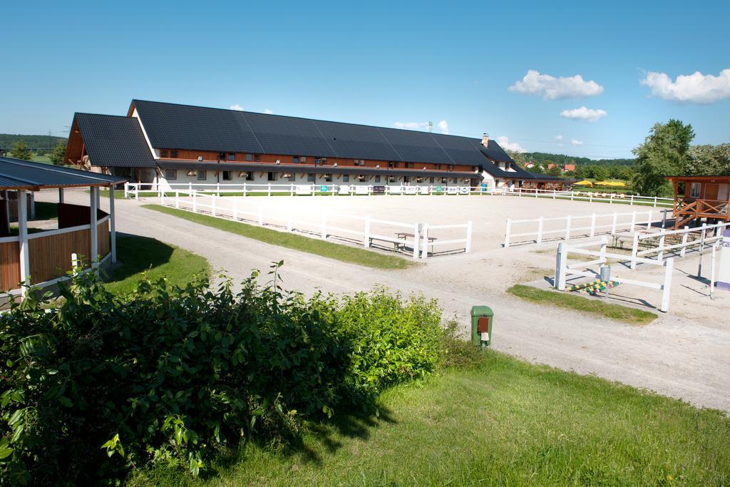 Farma Ptyrov Hotel Mnichovo Hradiste Exterior photo