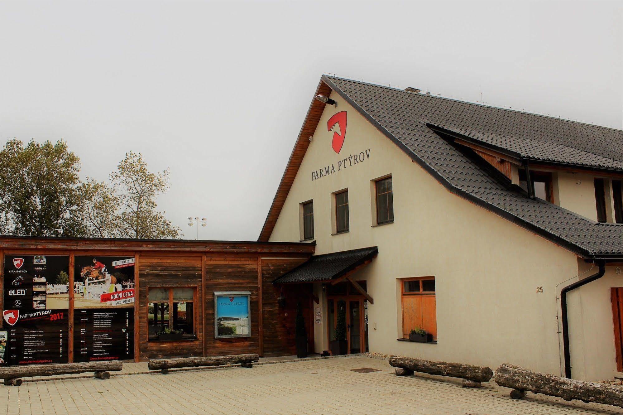 Farma Ptyrov Hotel Mnichovo Hradiste Exterior photo